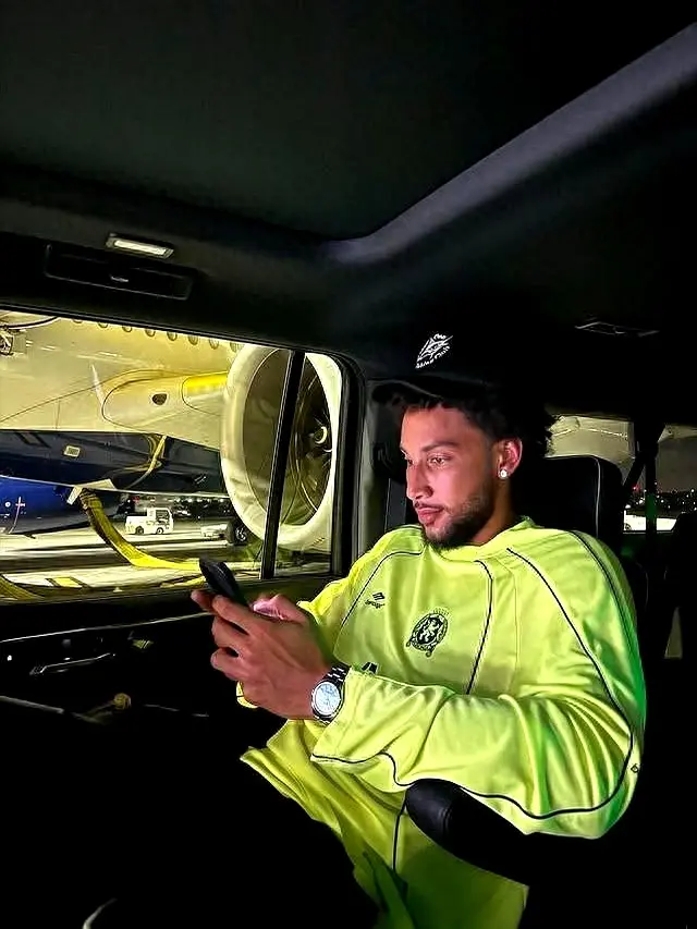 大老面孔, 现在两个人, 主打一个随 大老面孔, 现在两个人, 主打一个随